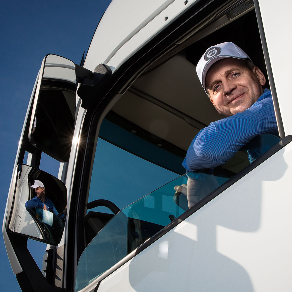 Robert Sek 20 yıldan daha fazla bir süredir kamyon sürücüsü olarak çalışıyor. Jastim'in yakıt verimliliği açısından en iyi sürücülerinden biri.