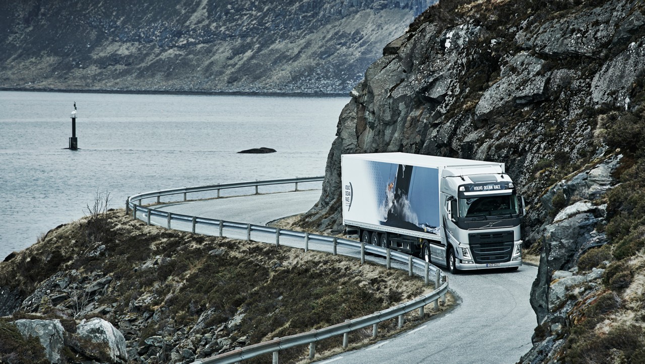 Volvo FH ile dönemeçli yolda sürüş